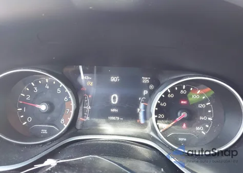 2018 Jeep Compass Latitude 4X4 z USA, uszkodzony, nr VIN 3C4NJDBB4JT480542